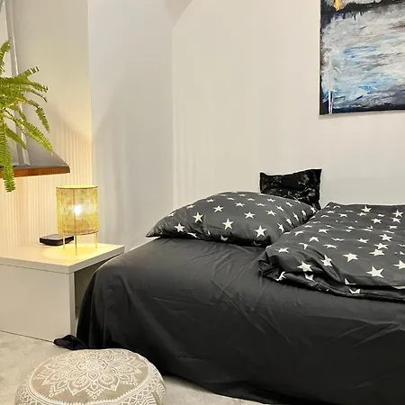 Cozy Medieval Nest קושיצה